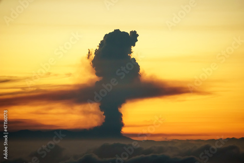 Vászonkép Spectacular volcanic cloud