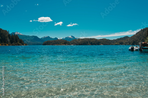 playa de aguas cristalinas, playa del toro en isla victoria, bariloche, argentina