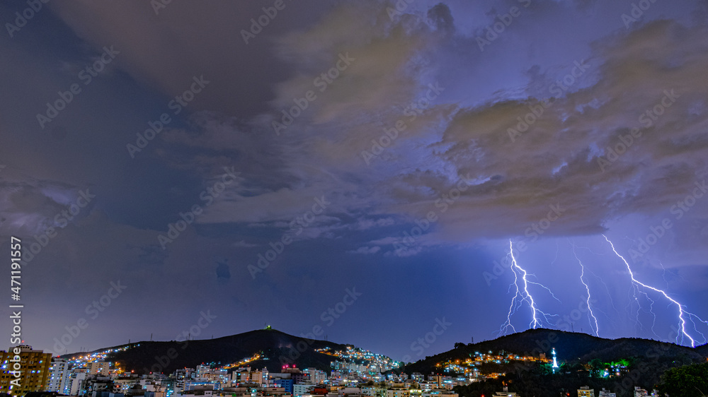 Arrival of a strong storm with lightning and rain. These weather conditions are typical of the Brazilian summer.