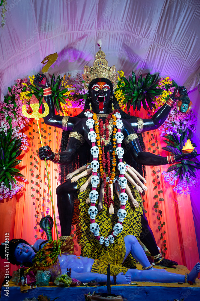 Idol of hindu goddess kali during navratri festival - obrazy, fototapety, plakaty 