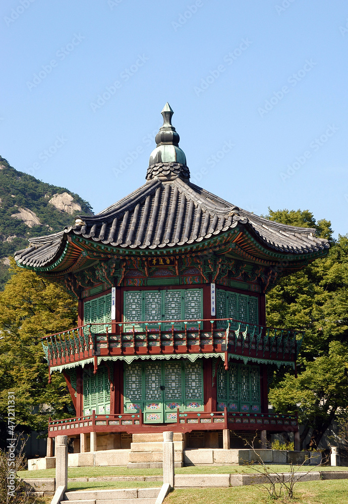 Hyangwonjeong Pavilion in Gyeongbokgung Palace - Seoul, Korea Hyangwonjeong Pavilion in Gyeongbokgung Palace - Seoul, Korea