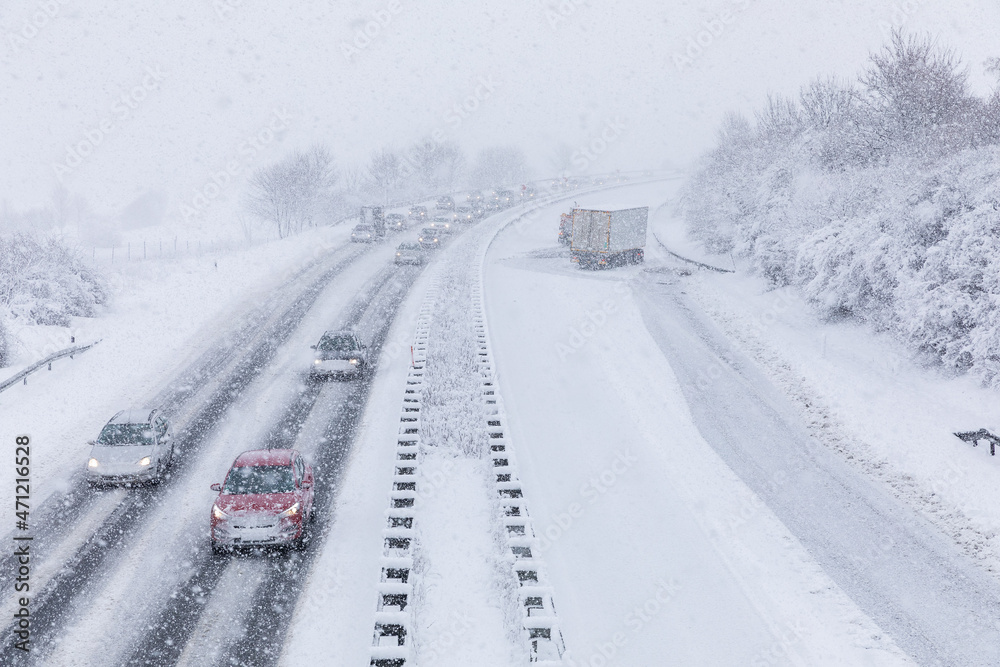 Schneechaos auf der Autobahn