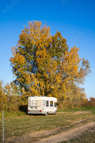 Camping-car en automne.