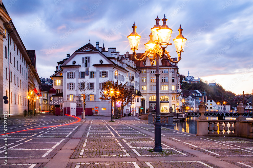 Fototapeta premium beautiful historic city center of Lucerne with famous buildings and lake Lucerne (Vierwaldstattersee), Canton of Lucerne, Switzerland