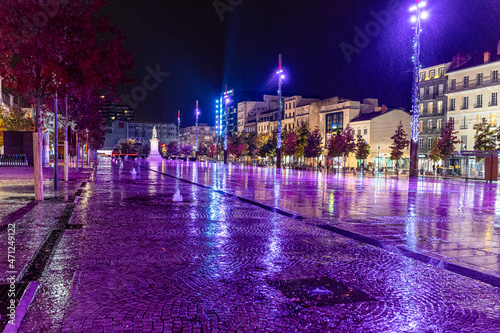 Place de Jaude à Clermont Ferrand de nuit