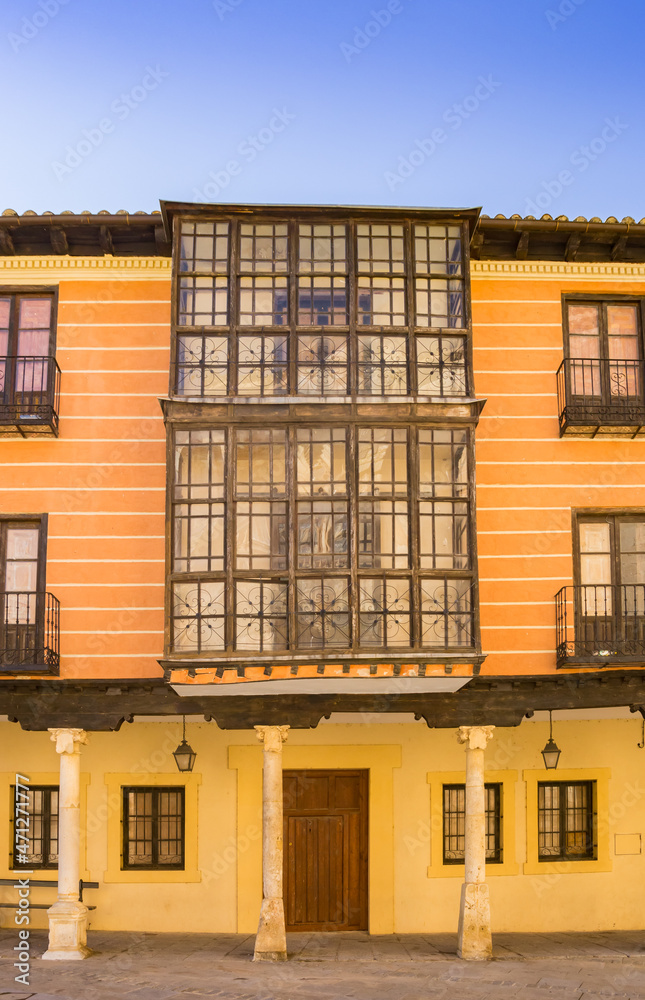 Obraz premium Bay window on a colorful house in the historic center of Burgo de Osma, Spain