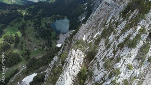 Vue aérienne par drone du lac Benit en Haute Savoie photo