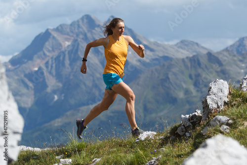 Women trail running in the European alps of Austria © Jacob Slot
