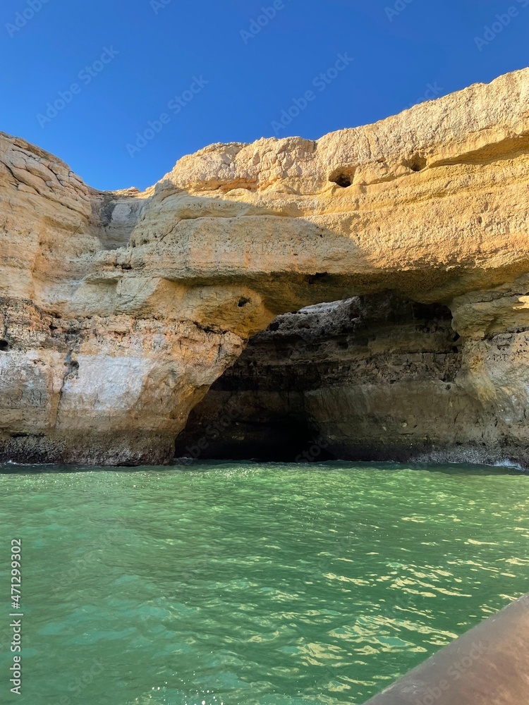 sea and rocks