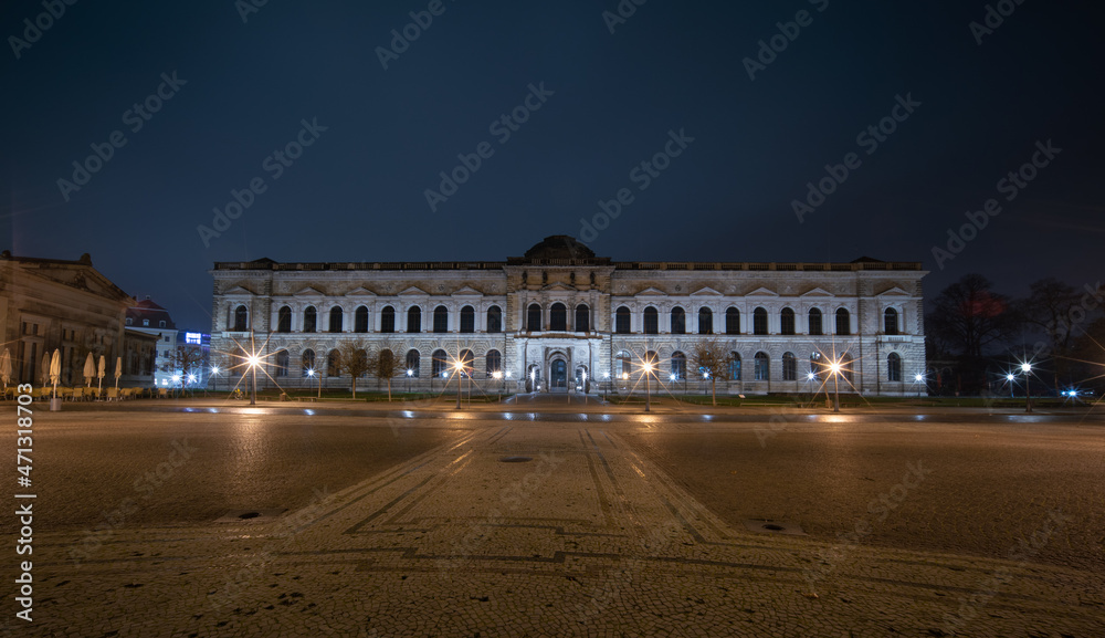Fototapeta premium Facade of the Zwinger Palace in Dresden at night