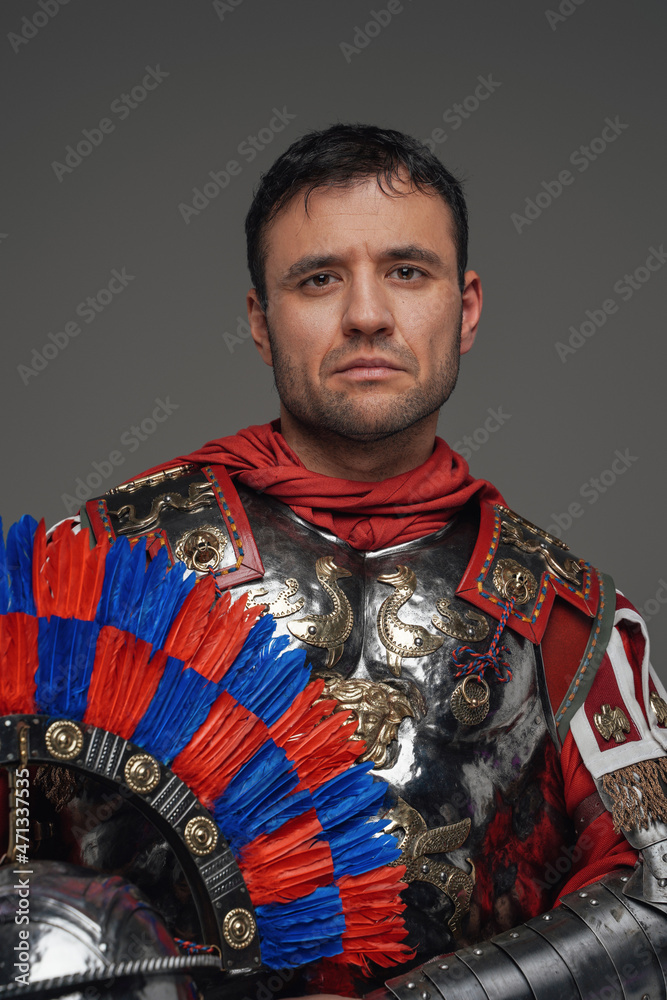 Obraz premium Portrait of ancient roman centurion against gray background