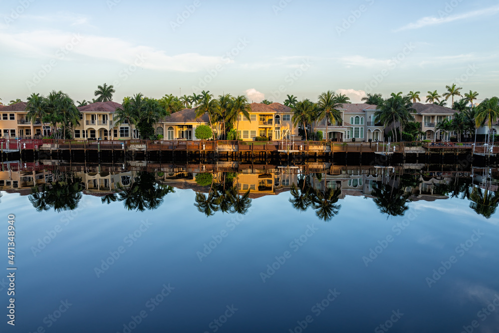 Hollywood beach in north Miami, Florida with Intracoastal water canal Stranahan river and view of waterfront property modern mansions villas houses with palm trees reflection at sunset - obrazy, fototapety, plakaty 