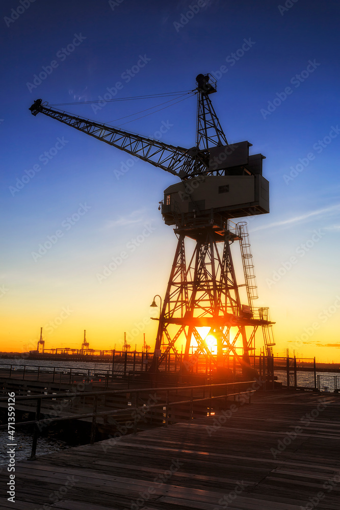 Me Port Crane Vert sunset