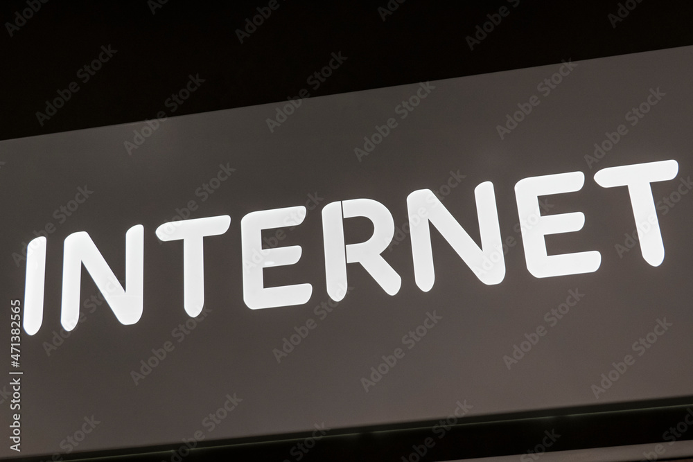 A saying saying Internet in a store. A saying saying Internet in a store.