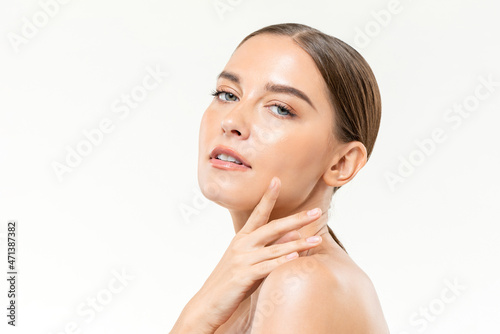 Fotografia Beautiful Caucasian woman with hydrating clear face skin in isolated studio whit