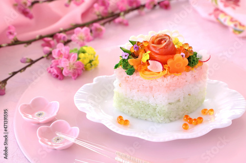 Home made diamond-shaped sushi cake for japanese dool's festival. Beautiful flower shaped sushi. かわいいひな祭り お花ケーキ ちらしケーキ寿司 ひし形ケーキ 