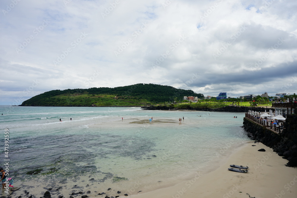 a shoaling beach with charming clouds