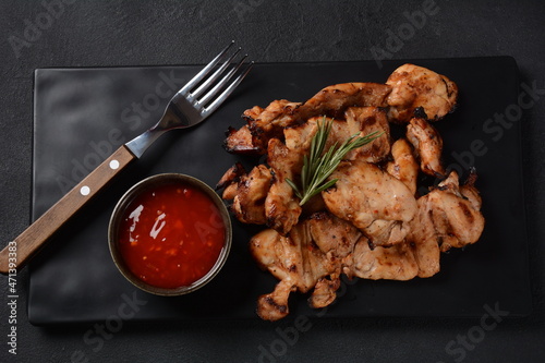 Foto Grilled Marinated boneless skinless chicken thighs((Pargiot)