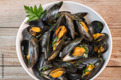 Moules mariniere, mussels, with cream, garlic and parsley in a iron bowl