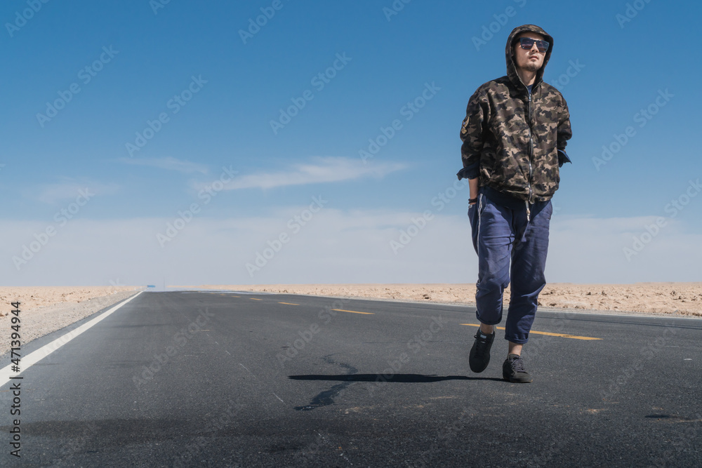 Obraz premium A man traveling in Xinjiang, China