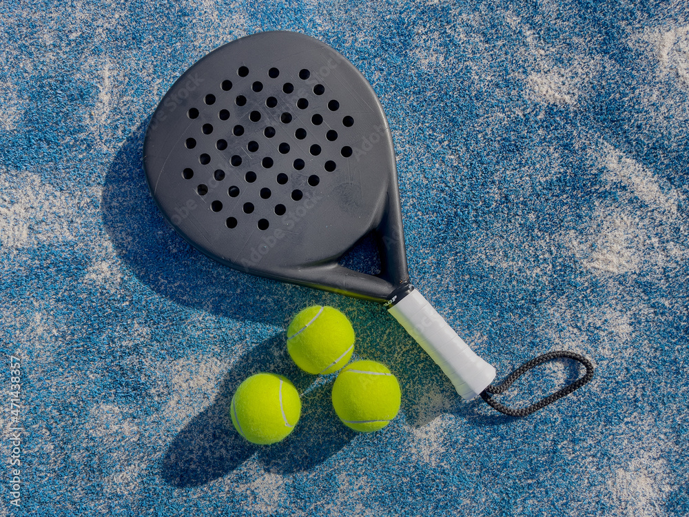 tenis racquet and balls, paddle tenis racquet Stock Photo | Adobe Stock