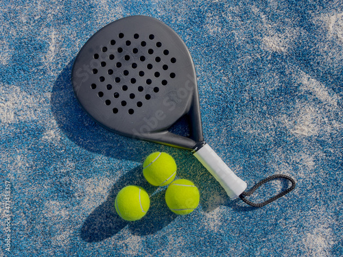Obraz na plátně padel tenis racquet and balls, paddle tenis racquet