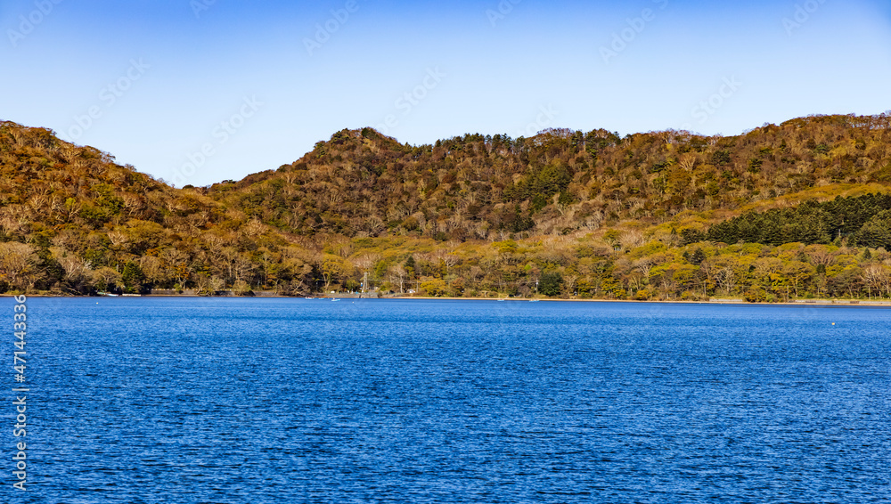 紅葉した赤城山と麓にある大沼 紅葉した赤城山と麓にある大沼