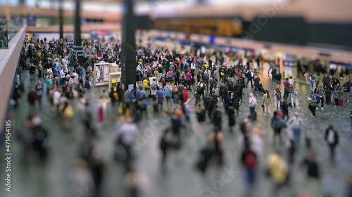 Wallpaper Mural Euston station concourse time lapse with tilt shift miniature effect.
Crowd of people waiting on Euston concourse with a tilt shift miniature differential blur effect. Torontodigital.ca