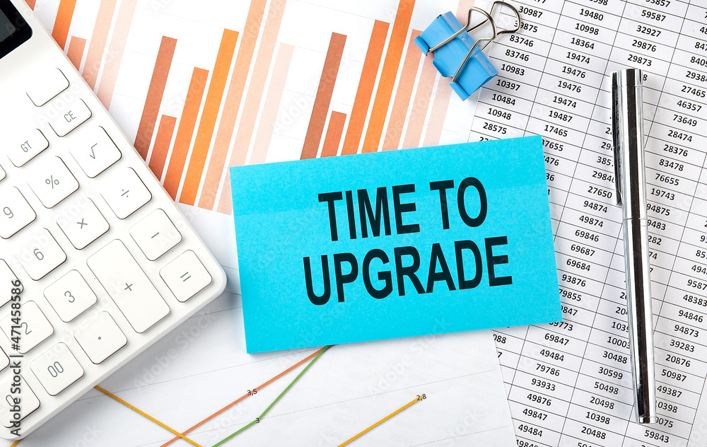 Obraz premium TIME TO UPGRADE text on sticker on diagram background