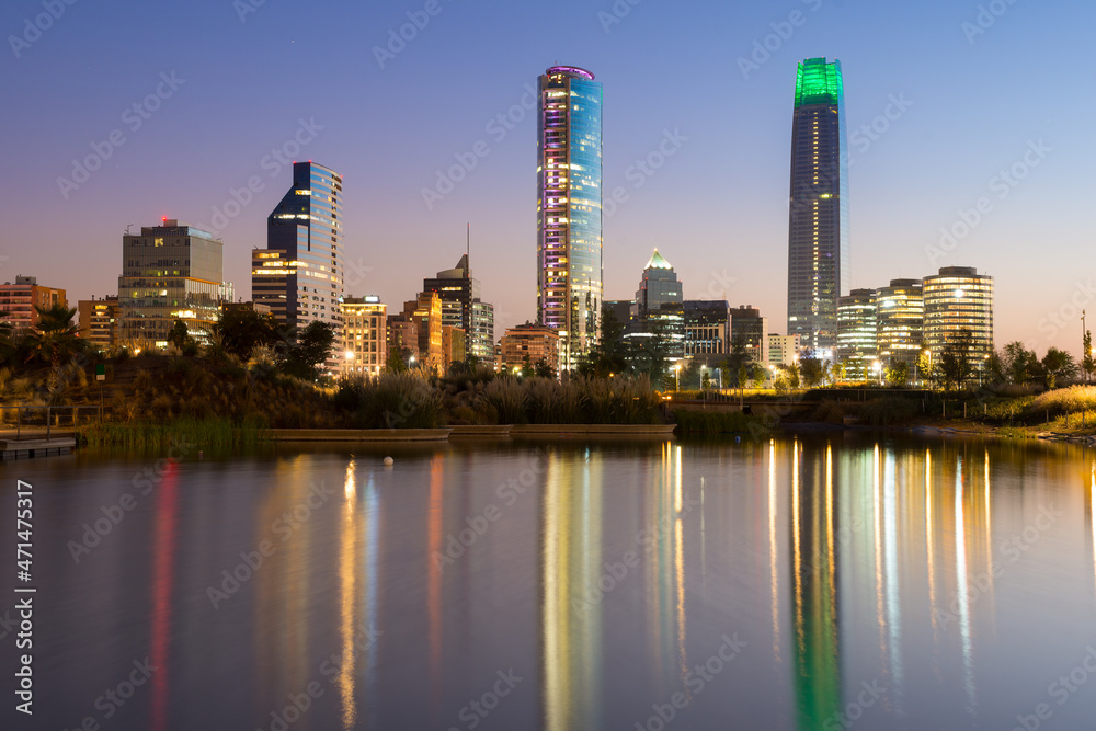 Obraz premium Pond at Bicentennial Park in the wealthy Vitacura district and skyline of buildings at financial district, Santiago de Chile