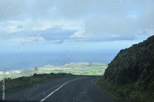 Descendo a montanha da ilha dos açores