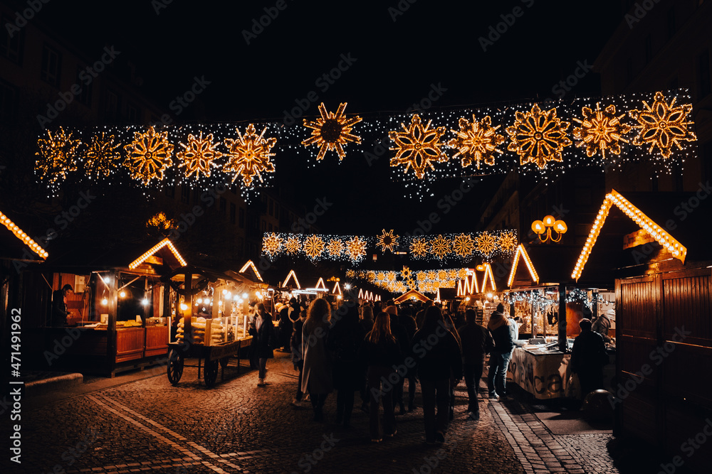 Obraz na płótnie Night photo of the Christmas market in Wrocław w salonie