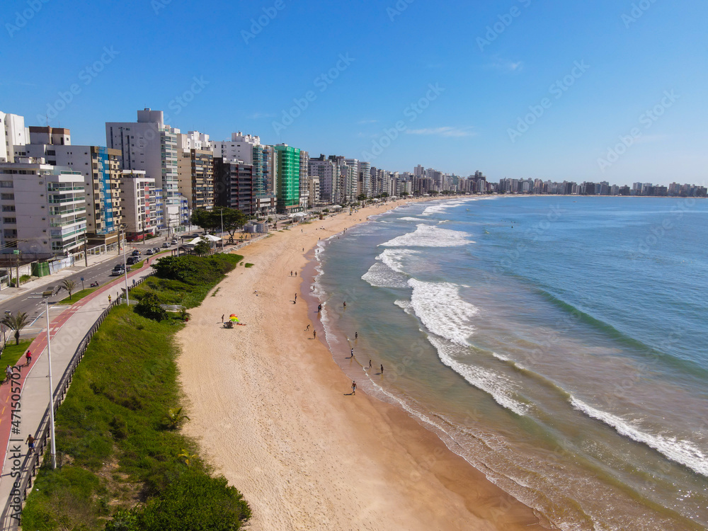 Imagem de drone em uma manhã ensolarada de da Praia do Morro com Muquiçaba e bairro Aeroporto em Guarapari no estado do Espírito Santo Brasil. Imagem de drone em uma manhã ensolarada de da Praia do Morro com Muquiçaba e bairro Aeroporto em Guarapari no estado do Espírito Santo Brasil.
