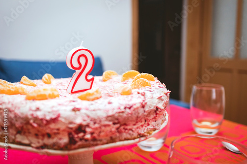 Owocowy, kremowy tort z okazji drugich urodzin dziecka