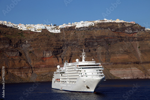 Greek island Santorini Coastline and cruise ship in Greece. Santorini in the southern Aegean Sea, about 200 km southeast from the Greek mainland. © Cenk