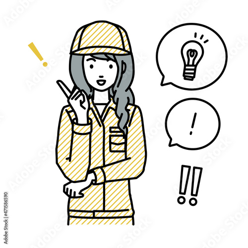 立って素晴らしいアイデアをひらめいた作業員の女性 フキダシに電球と感嘆符のセット