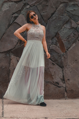 Chica vestido blanco