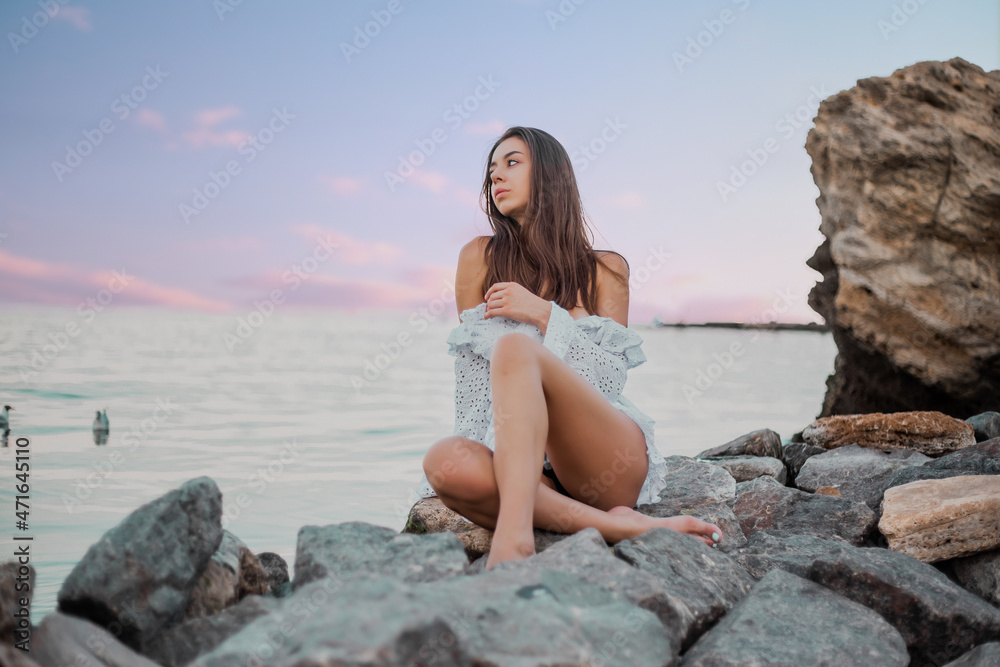 beautiful girl on the beach (sea / ocean) beautiful girl on the beach (sea / ocean)