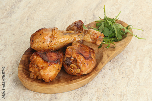 Roasted chicken leg with rucola