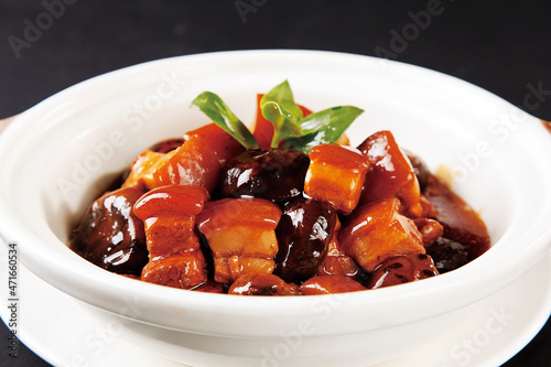 Braised pork in brown sauce