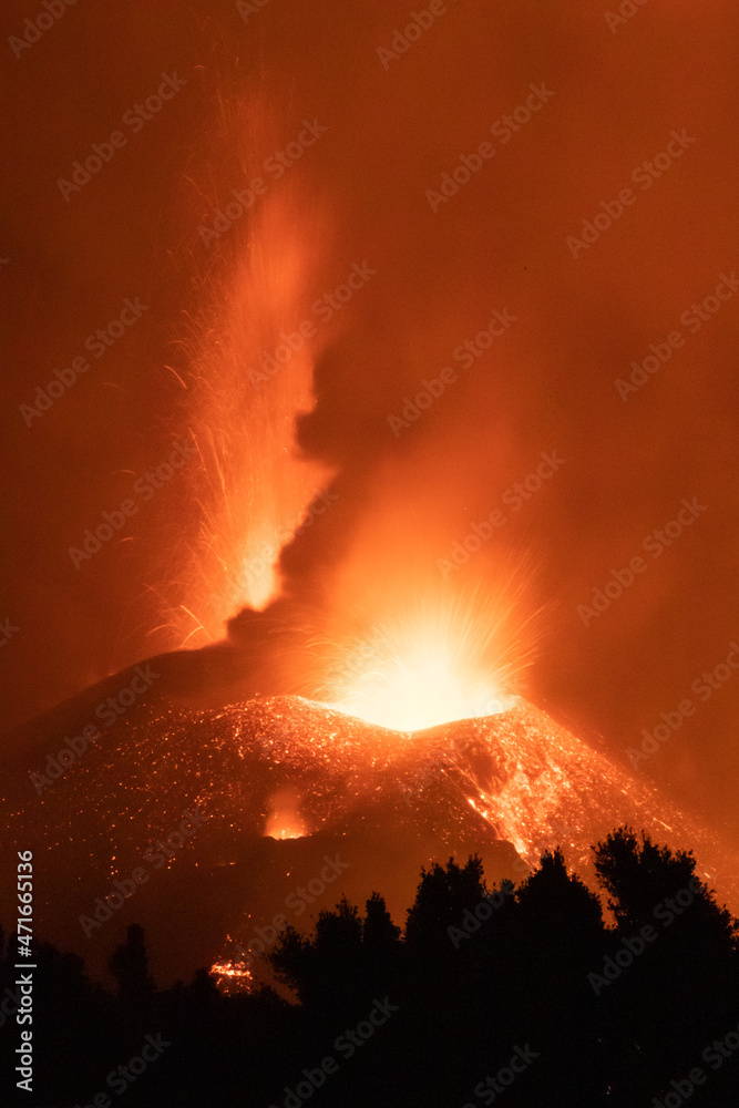 Cumbre Vieja / La Palma (Canary Islands)
2021/10/24
Medium/Long Exposure shots of Cumbre Vieja volcano eruption.
