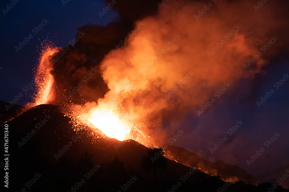Cumbre Vieja / La Palma (Canary Islands) 2021/10/27 Medium exposure shot from Cumbre Vieja volcano eruption.