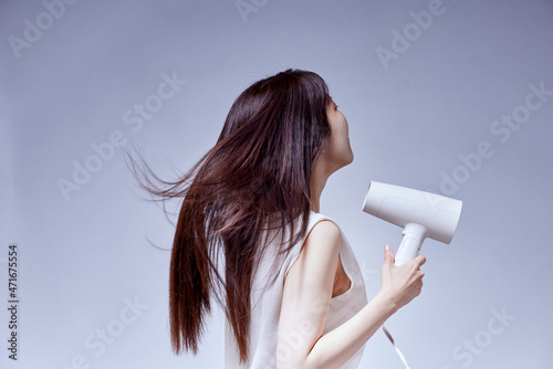 Plakat w ramie 若い日本人女性の髪の毛イメージ