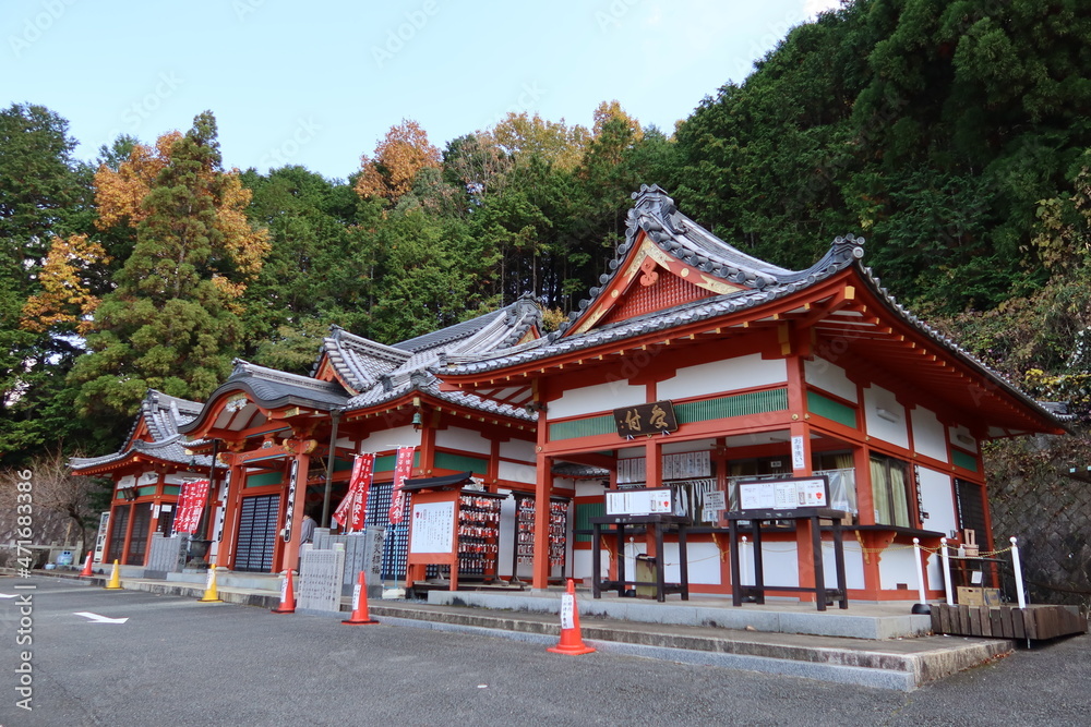 Kitou-den Hall for prayer in the precincts of Tanukidani-fudoumyouou-in Shrine in Kyoto City in Japan 日本の京都市にある狸谷不動明王院の境内にある祈祷殿