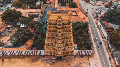 Złota hinduska świątynia, widok z góry. photo
