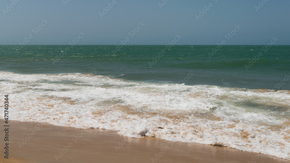 lindas ondas na praia de trancoso