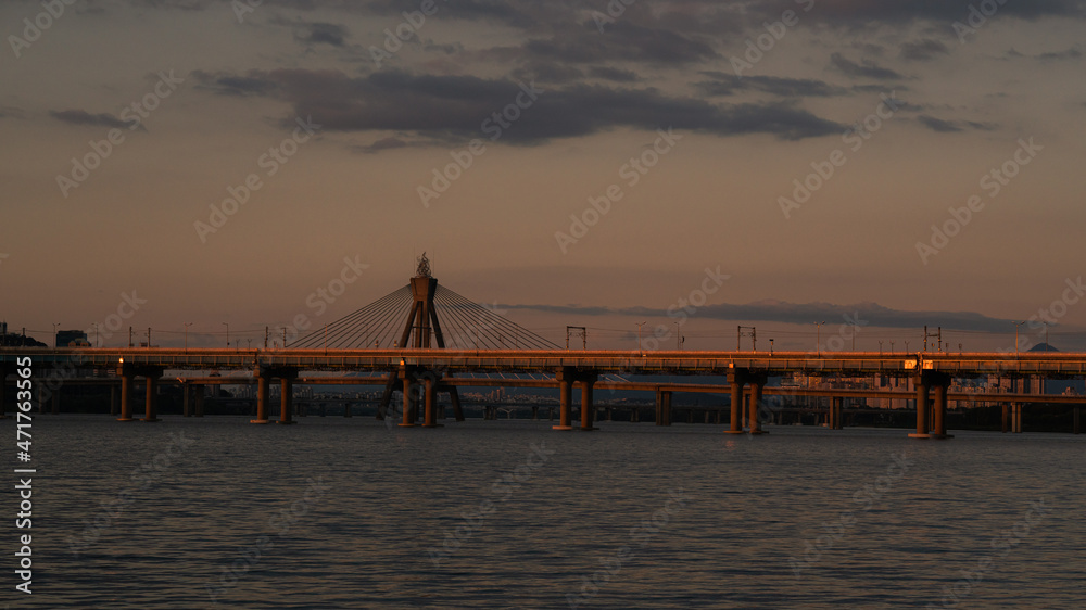 Obraz premium sunset of the bridge
