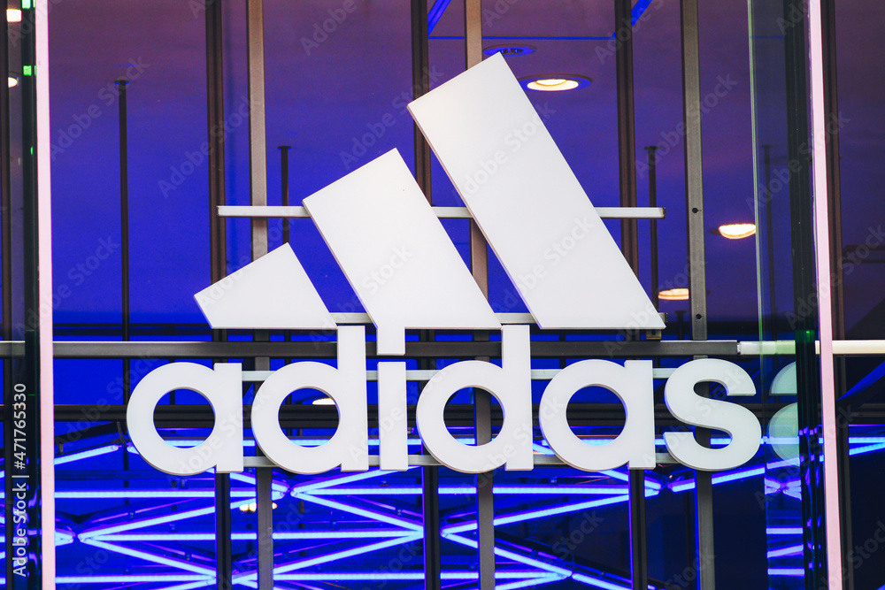 Adidas 企業の看板 ロゴマーク Stock Photo Adobe Stock Adidas 企業の看板 ロゴマーク Stock Photo Adobe Stock