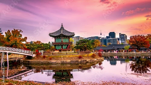 Wallpaper Mural Sunset at Gyeongbokgung Palace in autumn,South Korea 4K time lapse. Torontodigital.ca