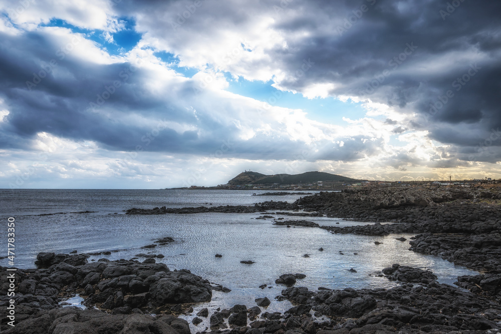 Fototapeta premium Sunlight over Udo Island